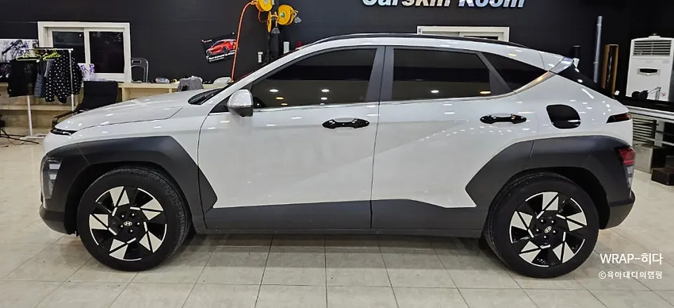 Hyundai Konaのカーラッピング事例|費用目安・仕上がり 施工写真 2-2