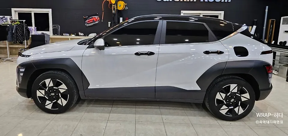 Hyundai Konaのカーラッピング事例|費用目安・仕上がり 施工写真 3-2