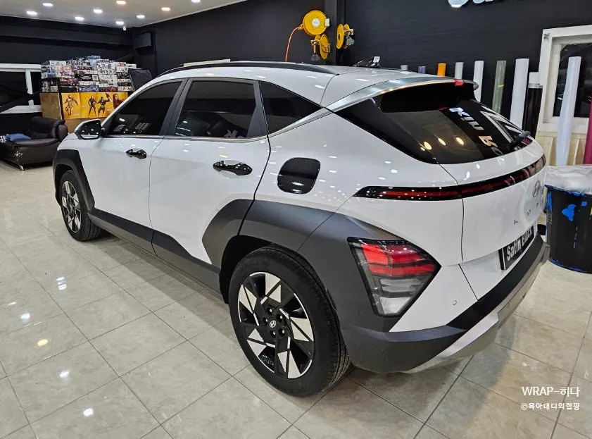 Hyundai Konaのカーラッピング事例|費用目安・仕上がり 施工写真 1-3