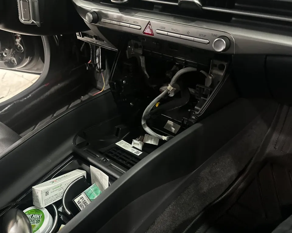 Hyundai Grandeur GN7 ambient lighting - Hyundai Grandeur GN7 Ambient Lighting Review — Enhanced Interior  photo 4