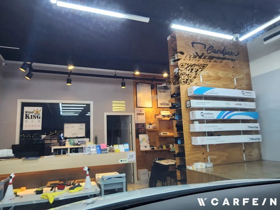 Tesla Model X window tinting - Tesla Model X Window Tinting Review: Rainbow I90 Film photo 4