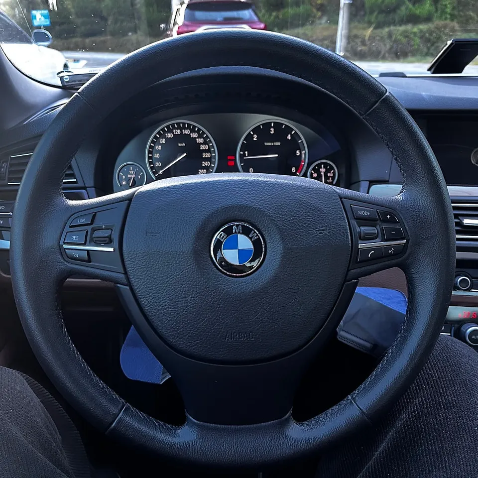 BMW 5 Series F10のAndroid Auto・CarPlay取付事例 施工写真 3-1