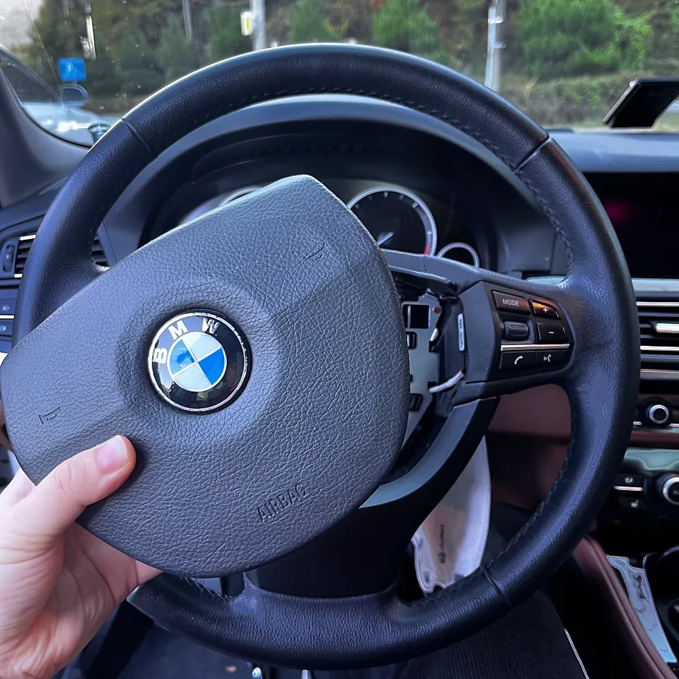 BMW 5 Series F10のAndroid Auto・CarPlay取付事例 施工写真 4-1
