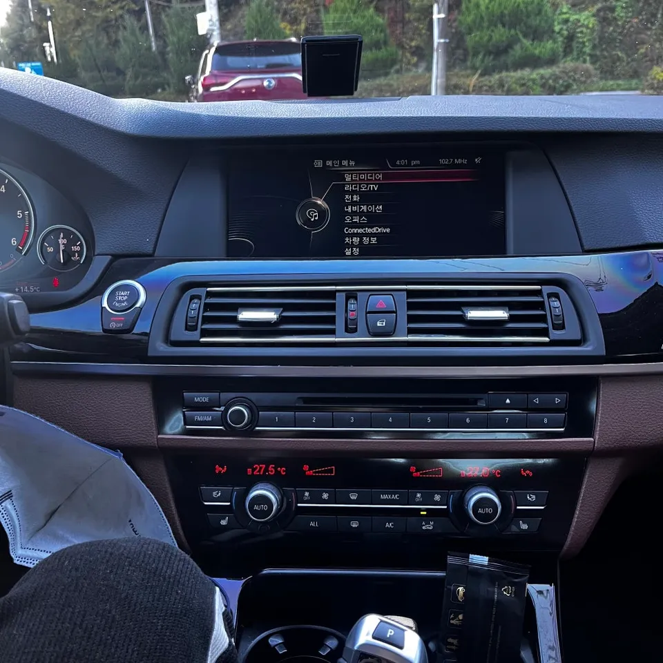 BMW 5 Series F10のAndroid Auto・CarPlay取付事例 施工写真 2-2