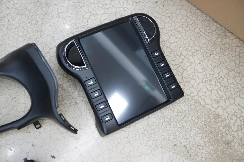 Jeep Wrangler RubiconのAndroid Auto・CarPlay取付事例 施工写真 2-2