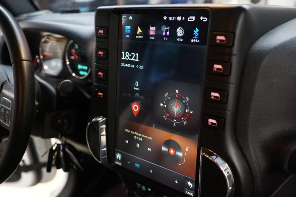 Jeep Wrangler RubiconのAndroid Auto・CarPlay取付事例 施工写真 4-2