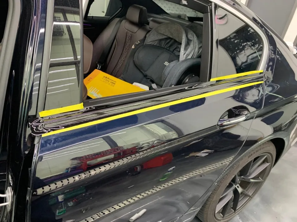 BMW 5 Seriesのカーラッピング事例｜費用目安・仕上がり 施工写真 2-1