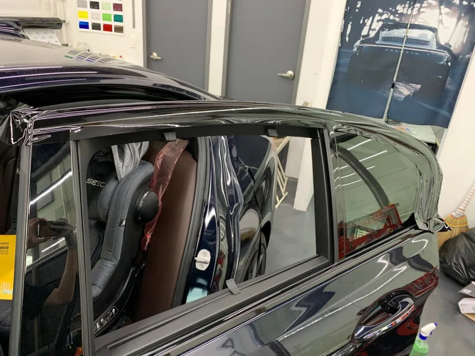 BMW 5 Seriesのカーラッピング事例｜費用目安・仕上がり 施工写真 1-2