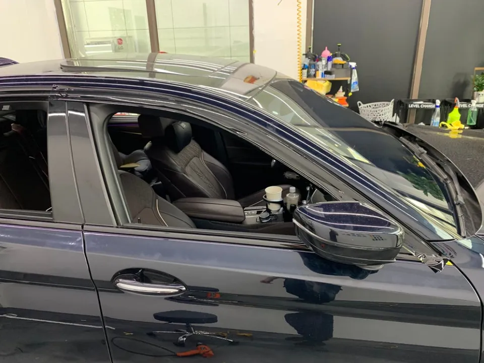 BMW 5 Seriesのカーラッピング事例｜費用目安・仕上がり 施工写真 1-3