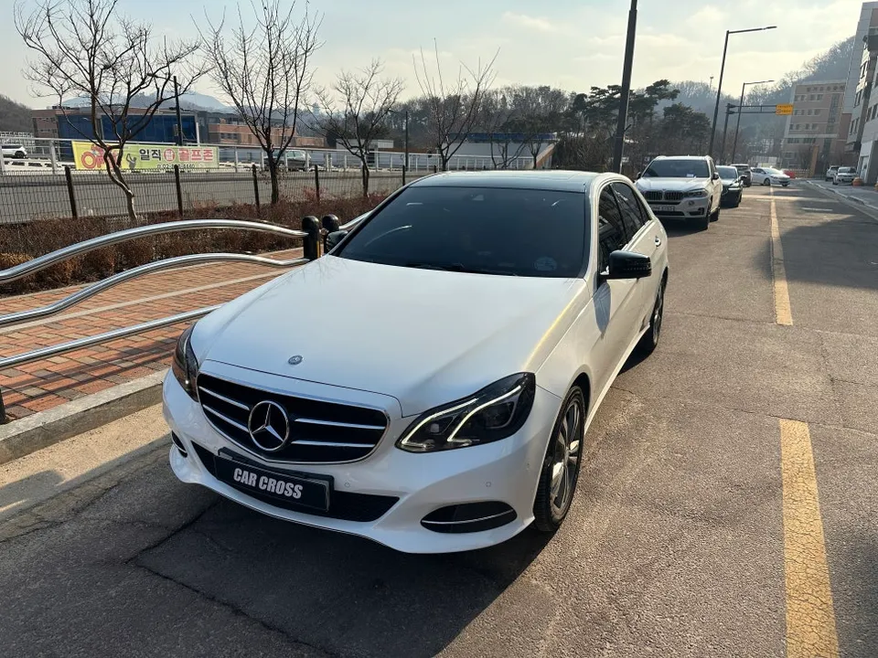 Mercedes-Benz E-Class W212 vinyl wrap installation result