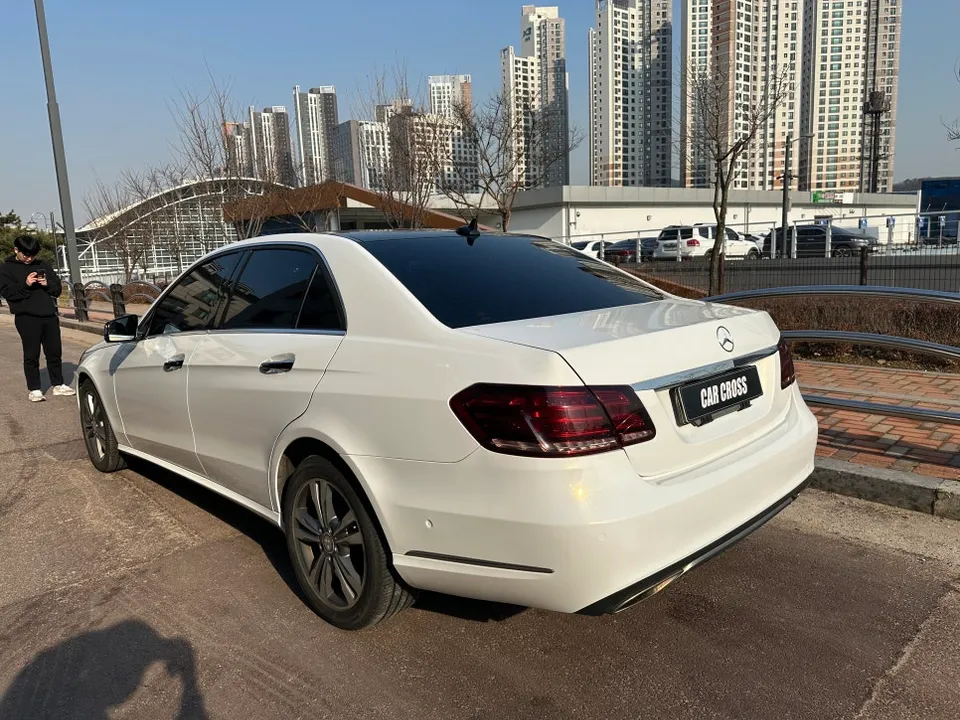 Mercedes-Benz E-Class W212 Vinyl Wrap Review: Interior Upgrade photo 2