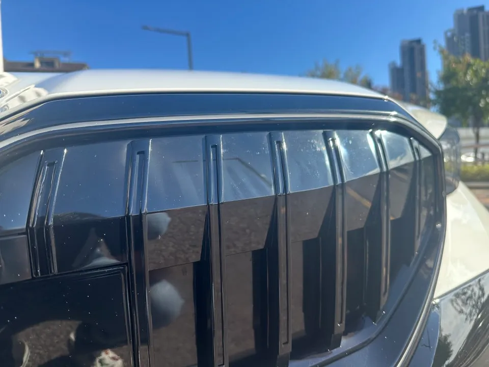 BMW G60 カーラッピング事例｜費用目安と仕上がり 施工写真 1-2