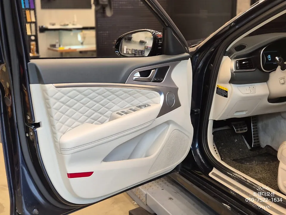 Genesis G70 interior customization - Genesis G70 Interior Customization Review: Yacht Blue & Beige photo 4
