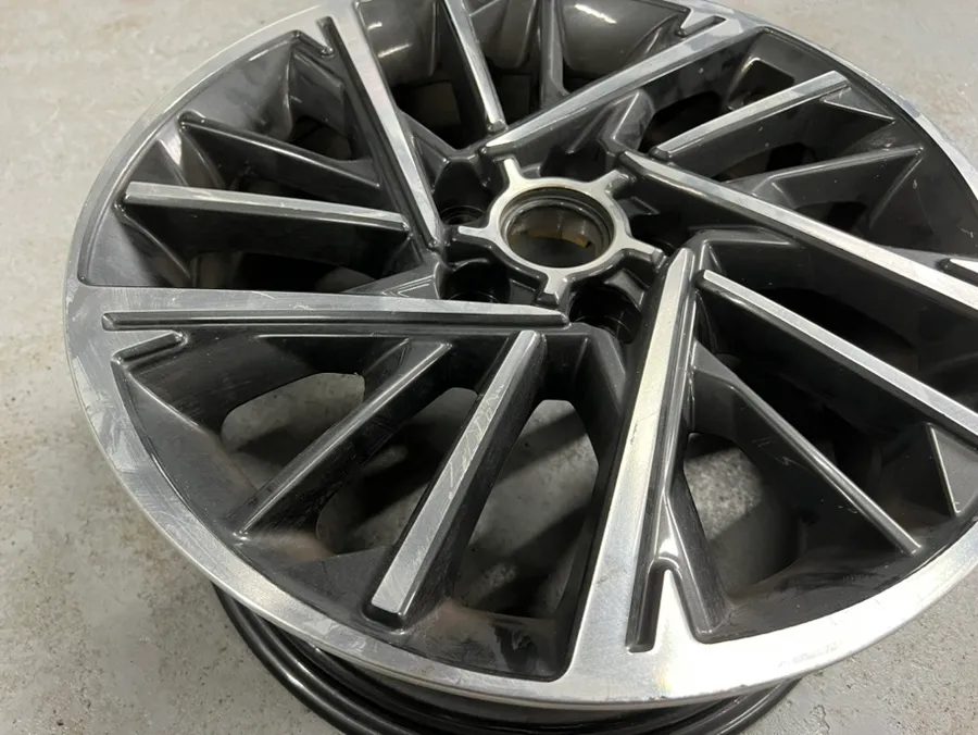 Hyundai Grandeur IG wheel repair - Hyundai Grandeur IG Wheel Repair Review - Restored to Like-New Co photo 4