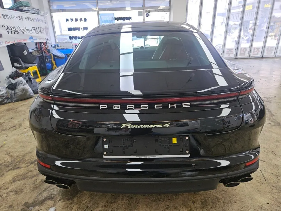 Porsche Panameraのカーフィルム施工事例 施工写真 5