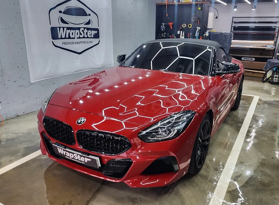 BMW Z4 vinyl wrap - BMW Z4 Hood Decal Wrap Review: Sporty Gloss Black Finish photo 4