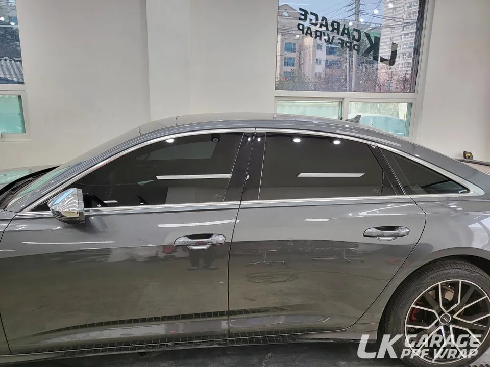Audi A6のカーラッピング事例|クローム除去で印象激変 施工写真 2-1