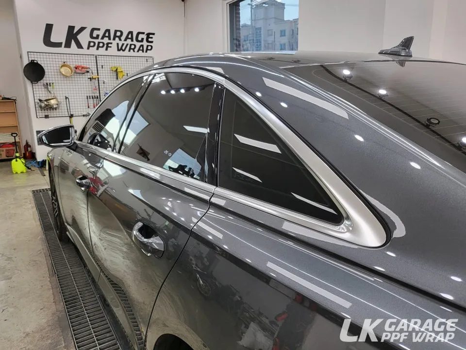 Audi A6のカーラッピング事例|クローム除去で印象激変 施工写真 1-2
