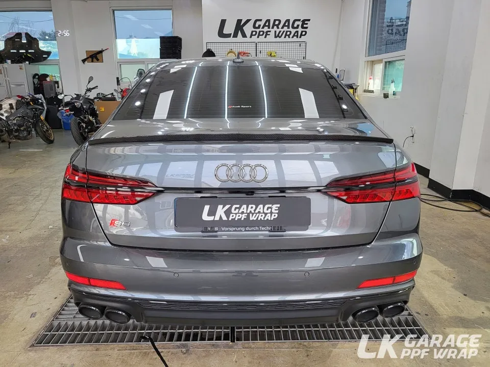 Audi A6のカーラッピング事例|クローム除去で印象激変 施工写真 2-3