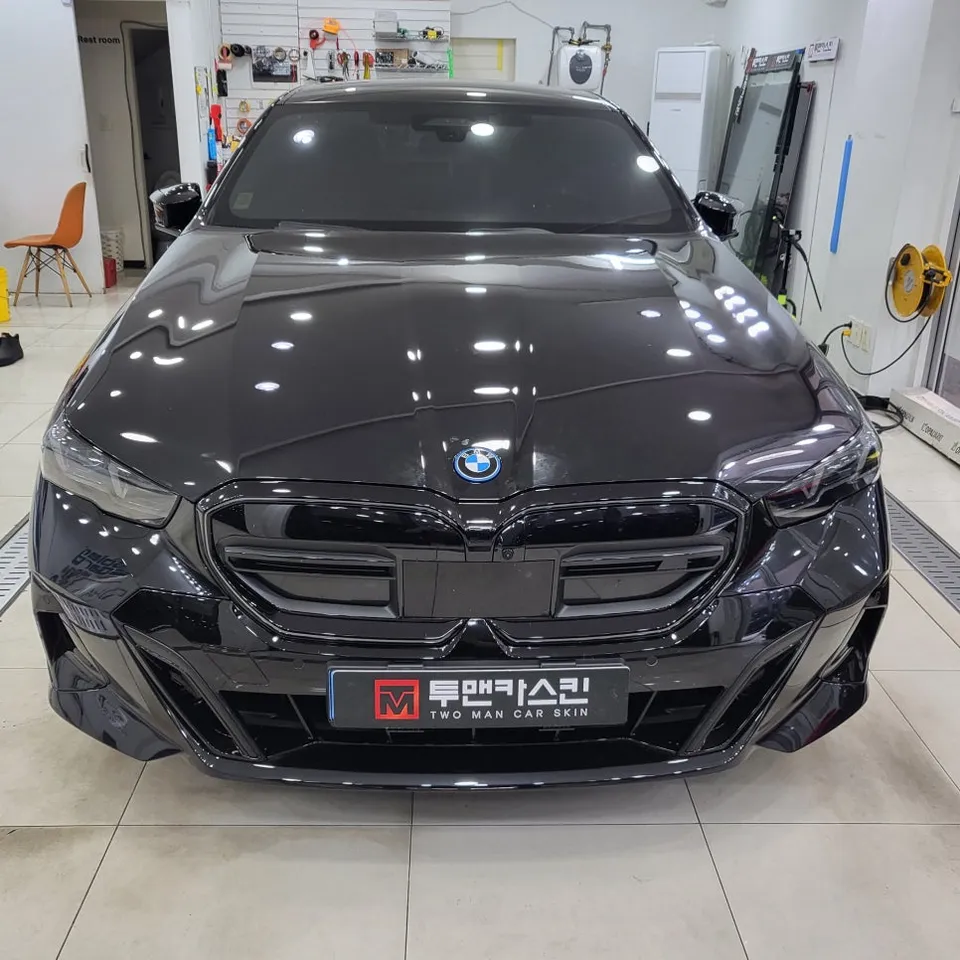 BMW i5のPPF施工事例 施工写真 1-1
