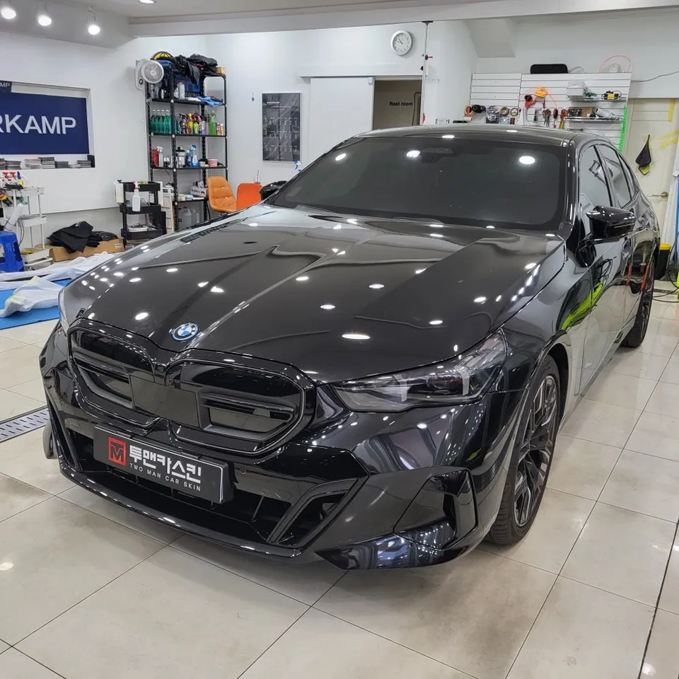 BMW i5のPPF施工事例 施工写真 3-1