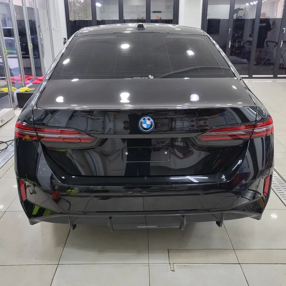 BMW i5のPPF施工事例 施工写真 4-1