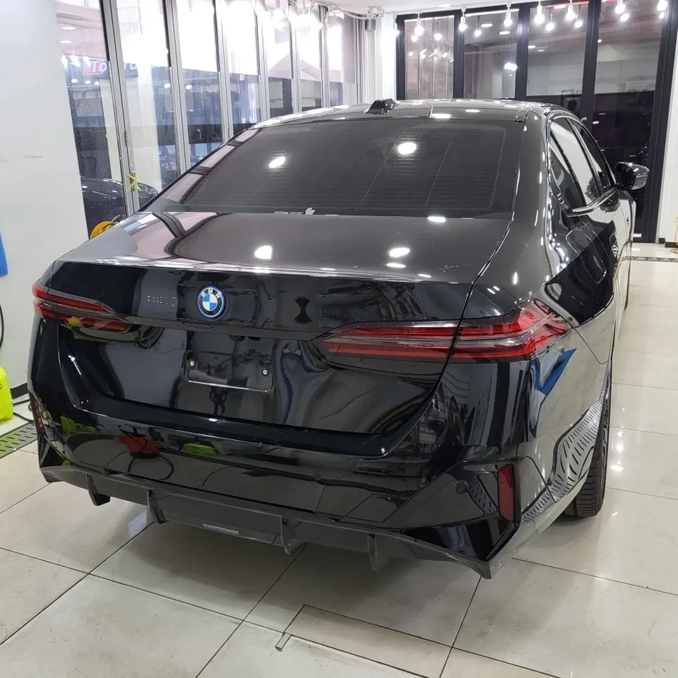BMW i5のPPF施工事例 施工写真 2-2