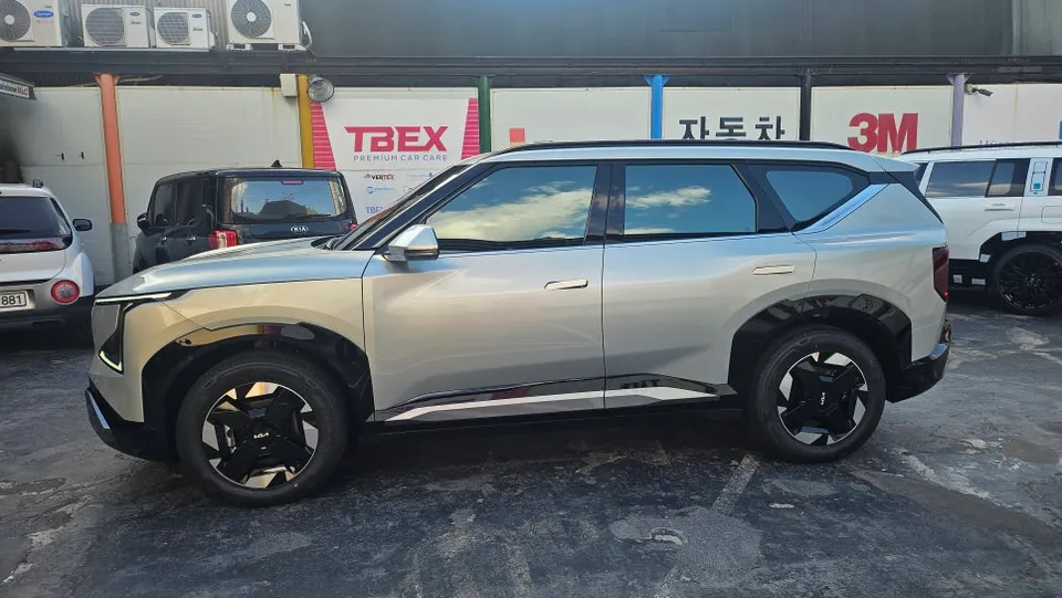Kia EV5のカーフィルム施工事例 施工写真 1-3