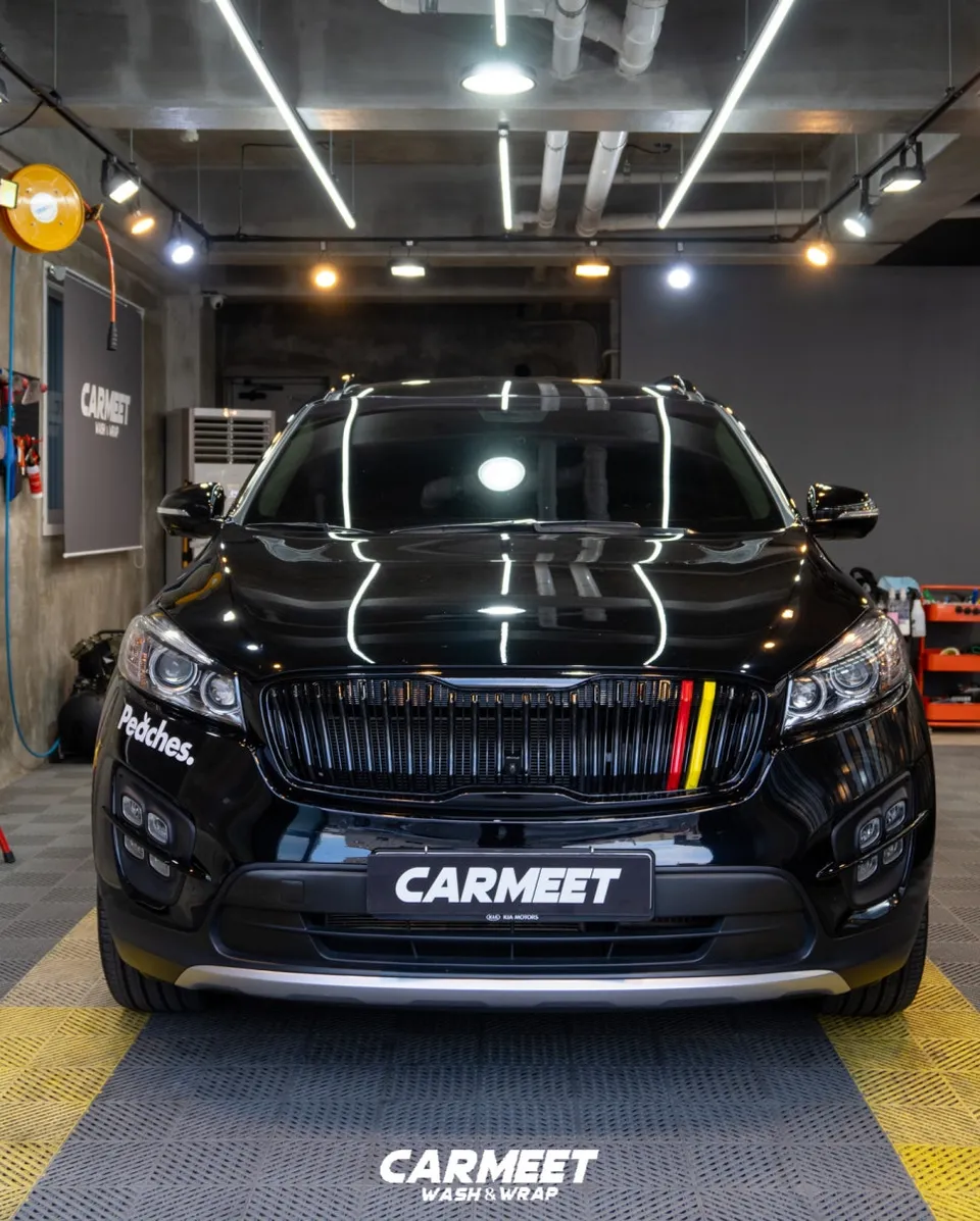 Kia Sorento vinyl wrap - Kia Sorento Vinyl Wrap Review: Chrome Delete Cost & Results photo 3