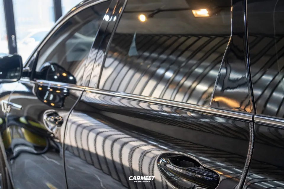 Kia Sorentoのカーラッピング事例 施工写真 4-1