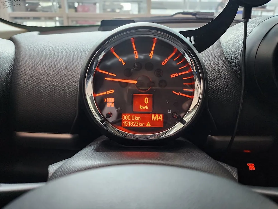 MINI Countryman R60 steering wheel - MINI Countryman R60 Steering Wheel Customization Review photo 6