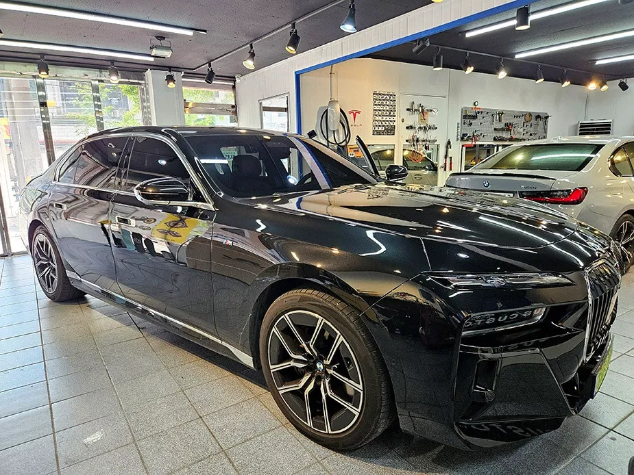 BMW 7 Series G70 Ambient Lighting Upgrade Review