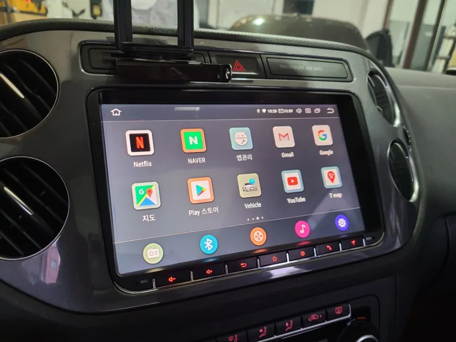 Volkswagen Tiguan android head unit - Volkswagen Tiguan CarPlay Retrofit Installation Review — Cost photo 4