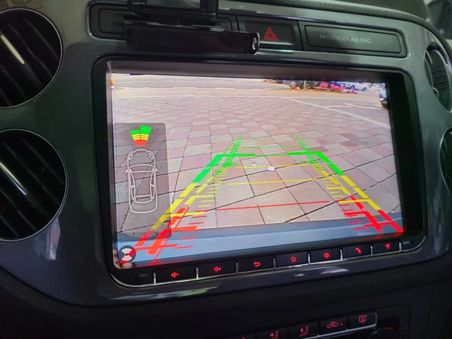 Volkswagen TiguanのAndroid Auto・CarPlay取付事例 施工写真 1-2