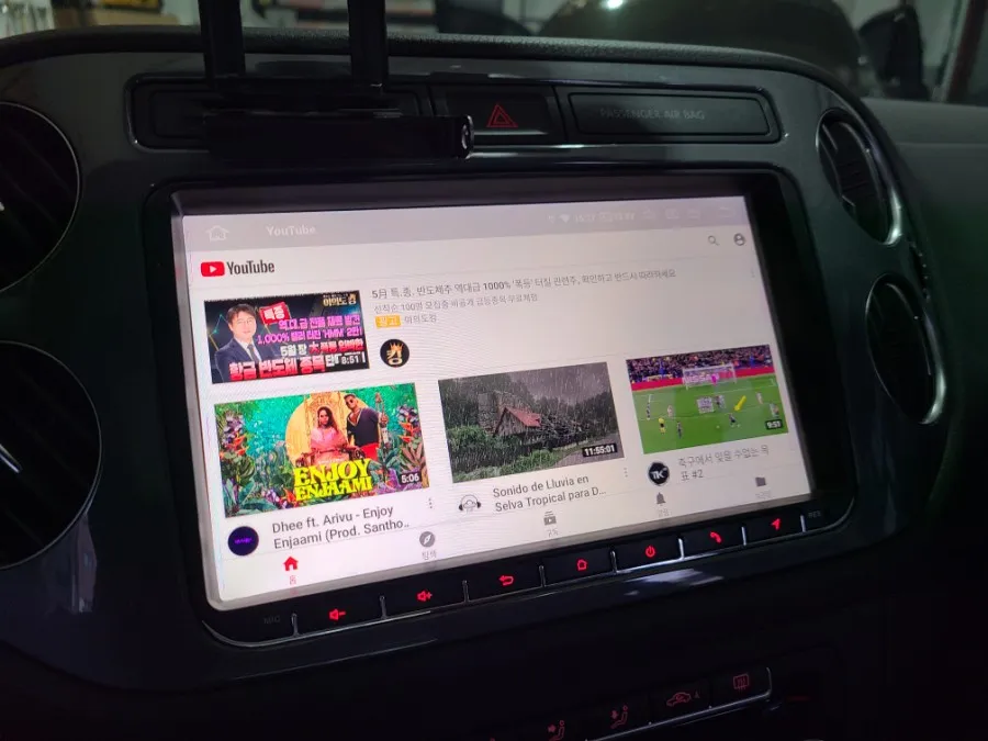 Volkswagen TiguanのAndroid Auto・CarPlay取付事例 施工写真 3-2