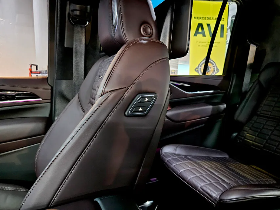 Cadillac Escalade oem options - Cadillac Escalade OEM Options Review: Added Convenience photo 4