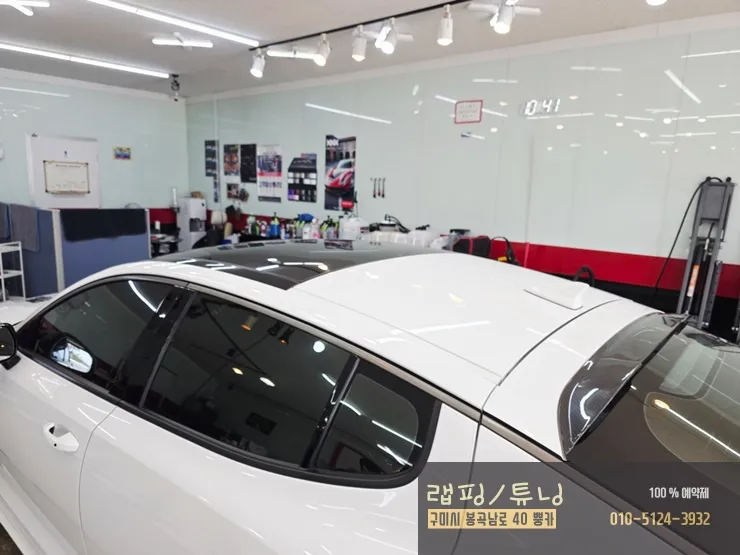 Kia Stingerのカーラッピング事例|高光沢ブラック 施工写真 3-1