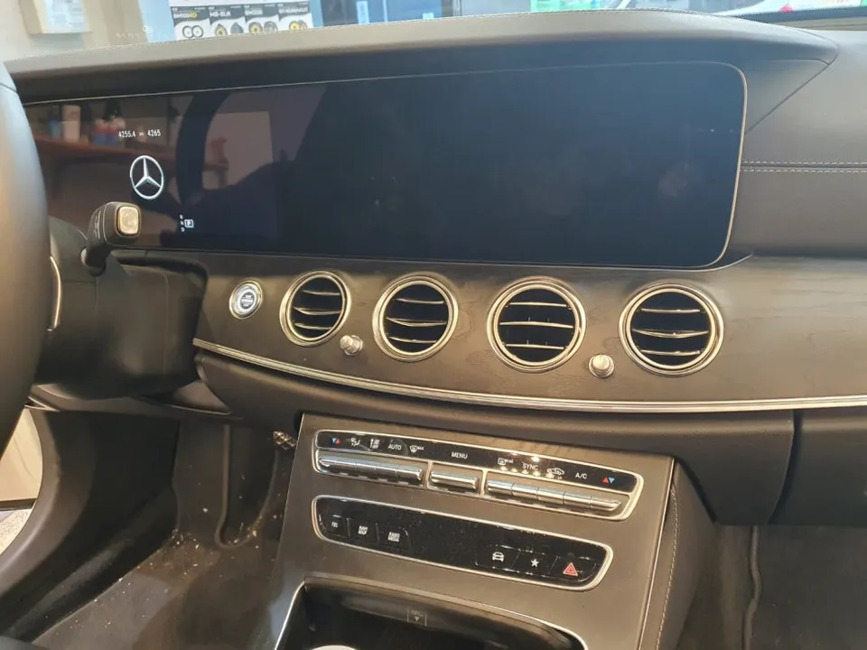 Mercedes-Benz E-Class ambient lighting - Mercedes-Benz E-Class Ambient Lighting Review — Enhanced Interior photo 3