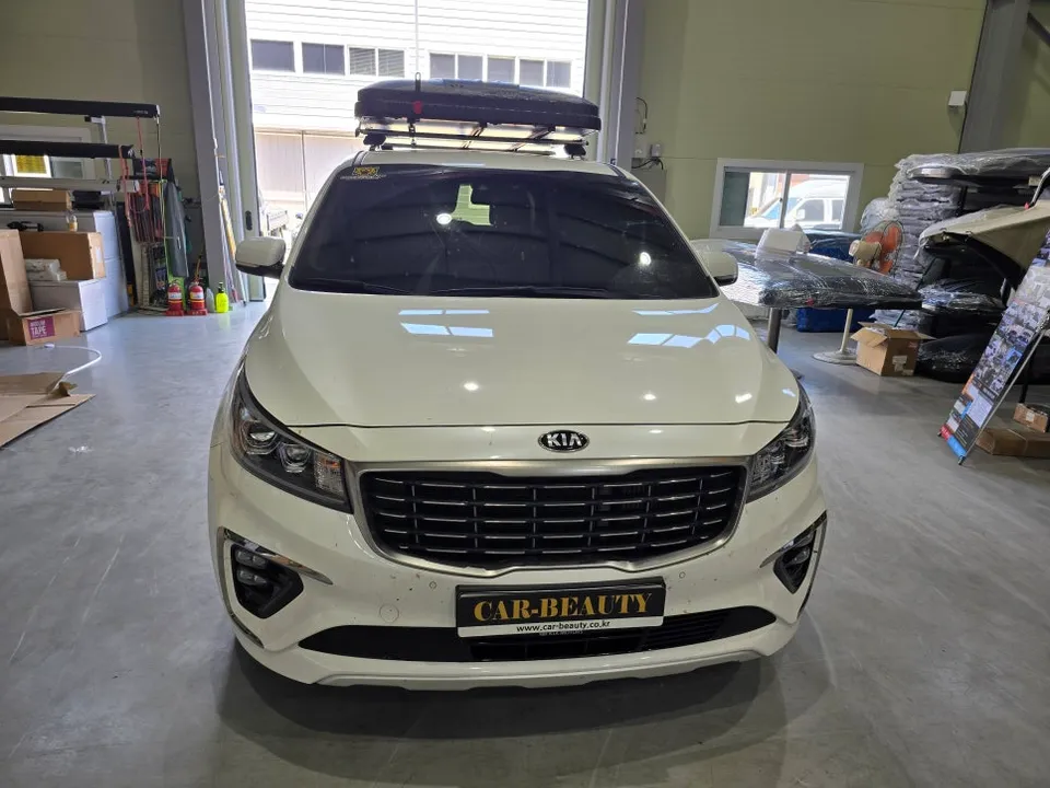 Kia Carnival car accessories - Kia Carnival Car Accessories Installation Review — Cost photo 4