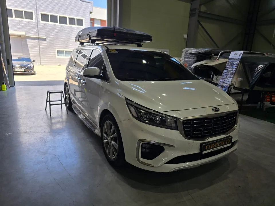 Kia Carnival car accessories - Kia Carnival Car Accessories Installation Review — Cost photo 5