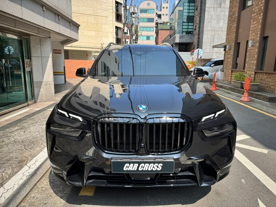 BMW X7のカーラッピング事例｜クロームパーツをブラック化 写真
