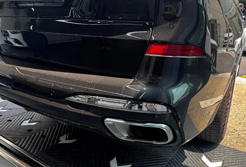 BMW X7のカーラッピング事例｜クロームパーツをブラック化 施工写真 2-1