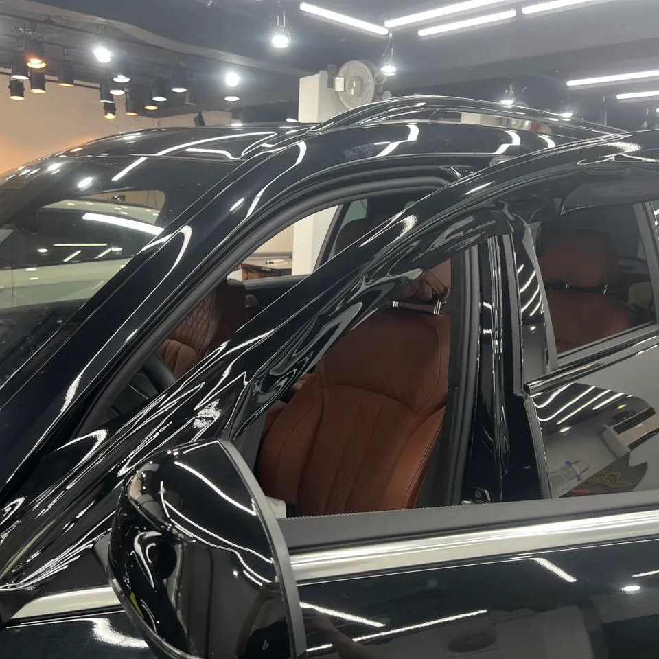 BMW X7のカーラッピング事例｜クロームパーツをブラック化 施工写真 2-2