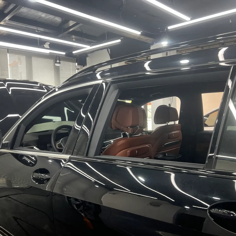 BMW X7のカーラッピング事例｜クロームパーツをブラック化 施工写真 3-2