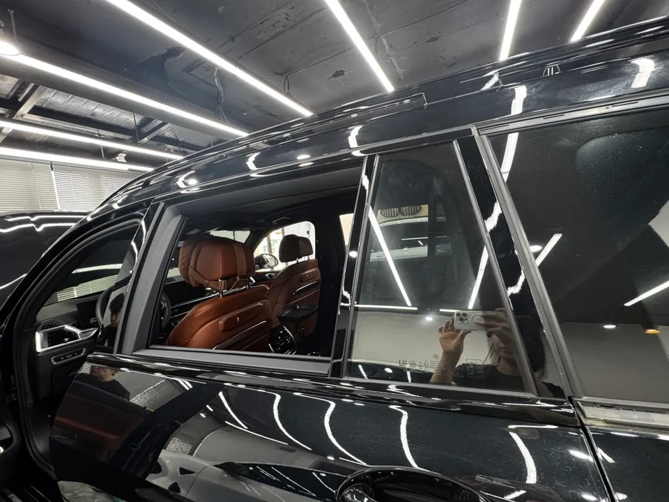 BMW X7のカーラッピング事例｜クロームパーツをブラック化 施工写真 2-3