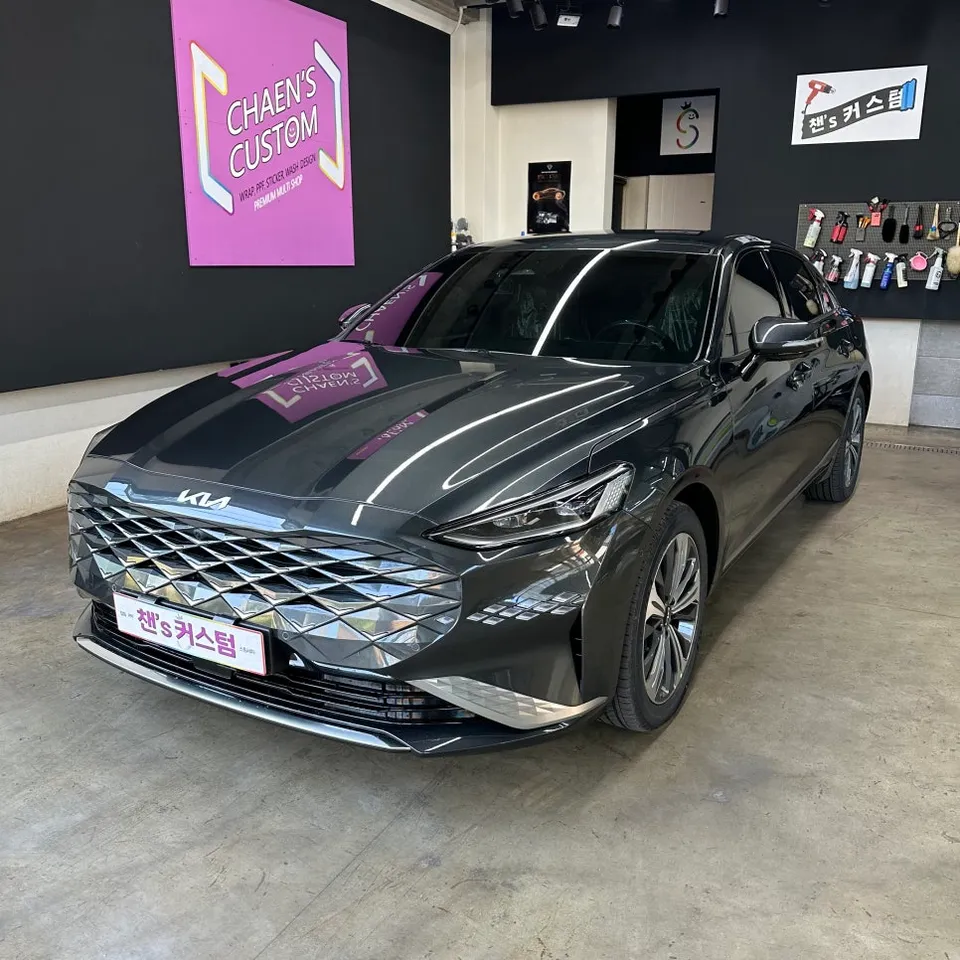 Kia K8 vinyl wrap - Kia K8 Vinyl Wrap Review: Chrome Delete for a Sleek Look photo 3