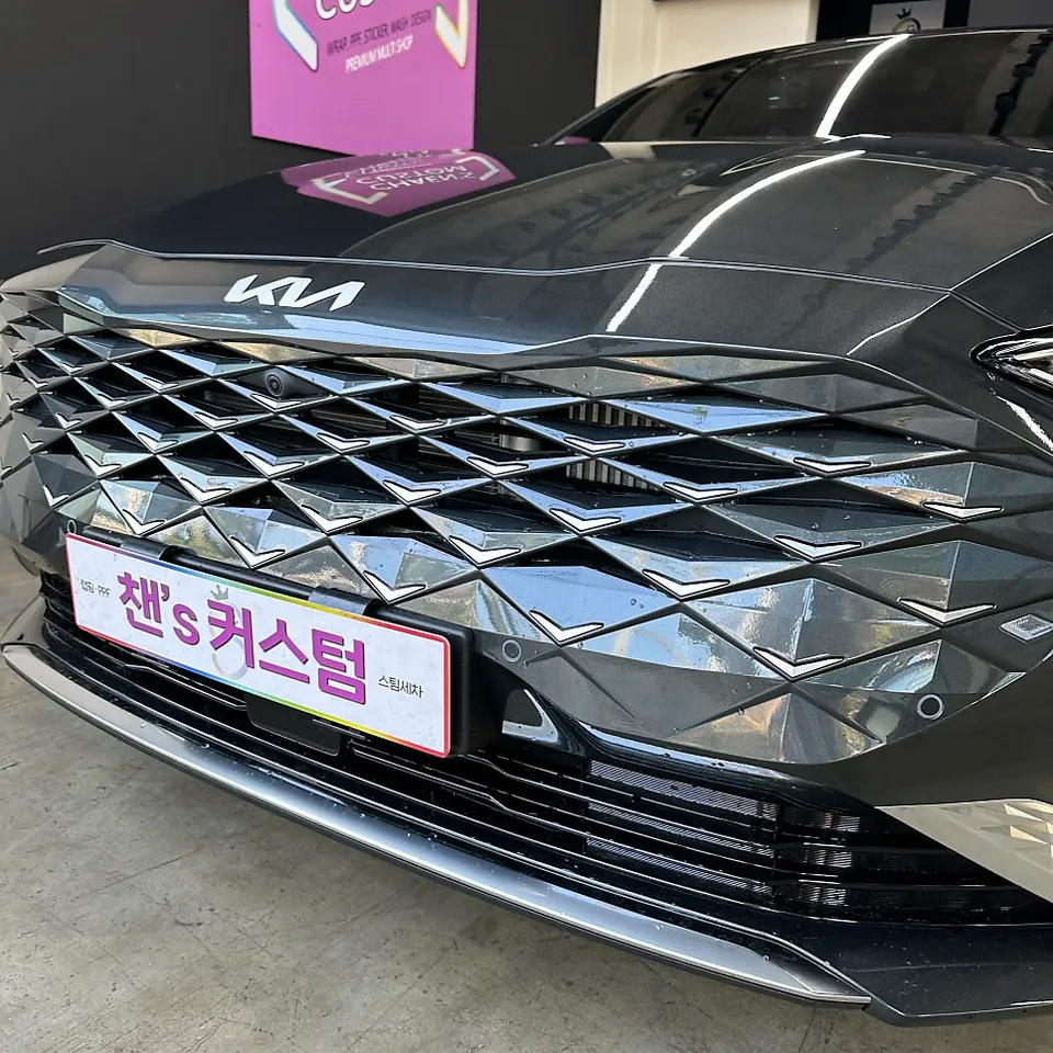Kia K8 vinyl wrap - Kia K8 Vinyl Wrap Review: Chrome Delete for a Sleek Look photo 4
