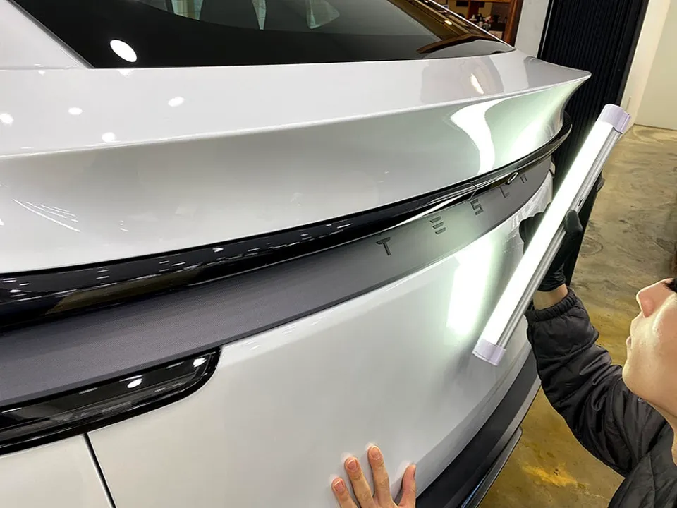 Tesla Model Yのカーフィルム施工事例｜費用目安・仕上がり 施工写真 1-3
