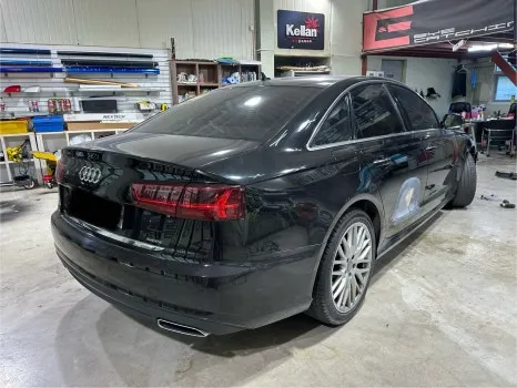 Audi A6のカーラッピング事例|サテンホワイトパール 施工写真 2-1