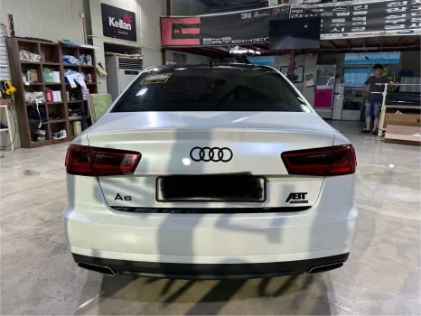 Audi A6のカーラッピング事例|サテンホワイトパール 施工写真 3-1